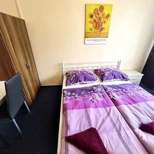 https://penzion-rohoznik.praguehotelsweb.com